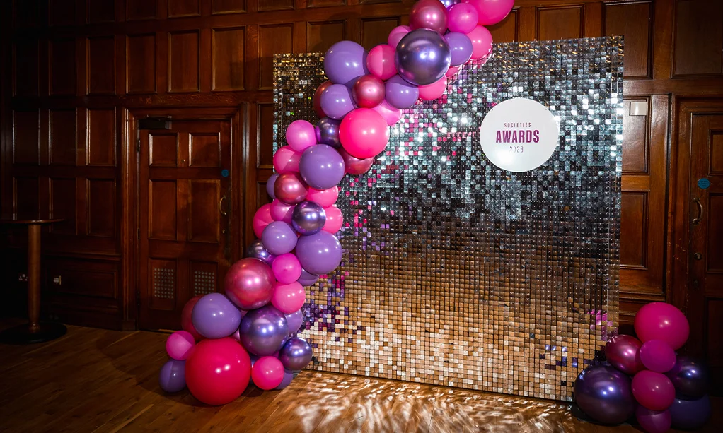 What are some unique ways to use balloons as backdrops or photo walls?